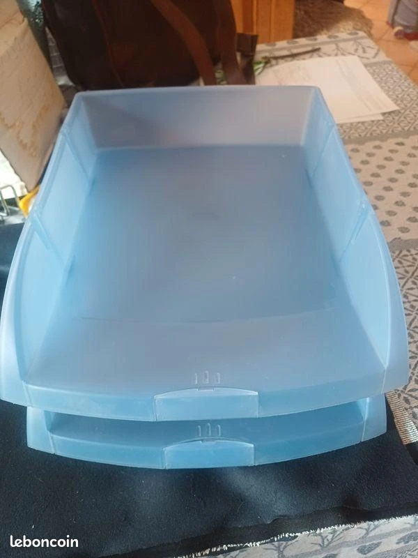 Trieur bleu en plastique neuf